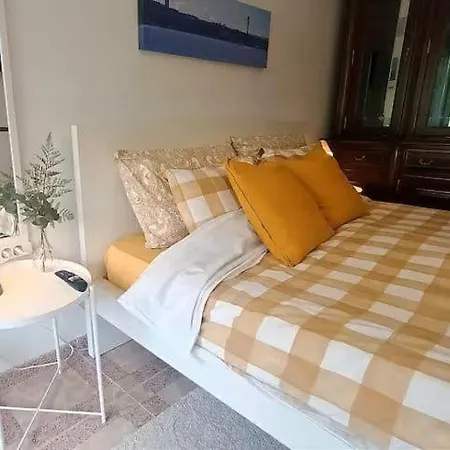 Alloggio in famiglia Private In Shared - Shared Bathroom And Dog Friendly Lisbona