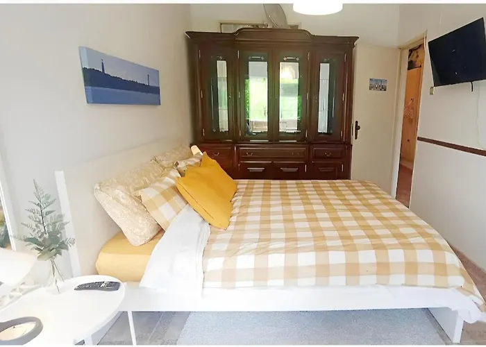 Private In Shared - Shared Bathroom And Dog Friendly *